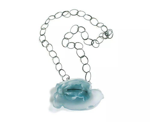 她用塑料創(chuàng)造空靈夢幻的當代珠寶藝術(shù)